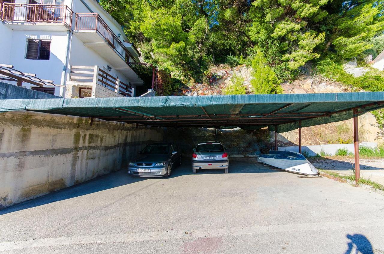 Apartments By The Sea Pisak, Omis - 2802 Bagian luar foto
