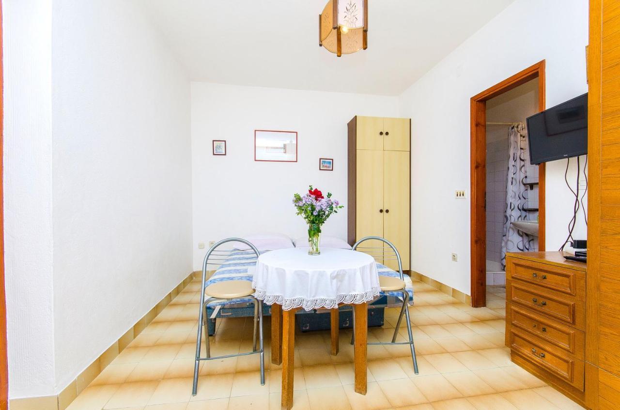 Apartments By The Sea Pisak, Omis - 2802 Bagian luar foto