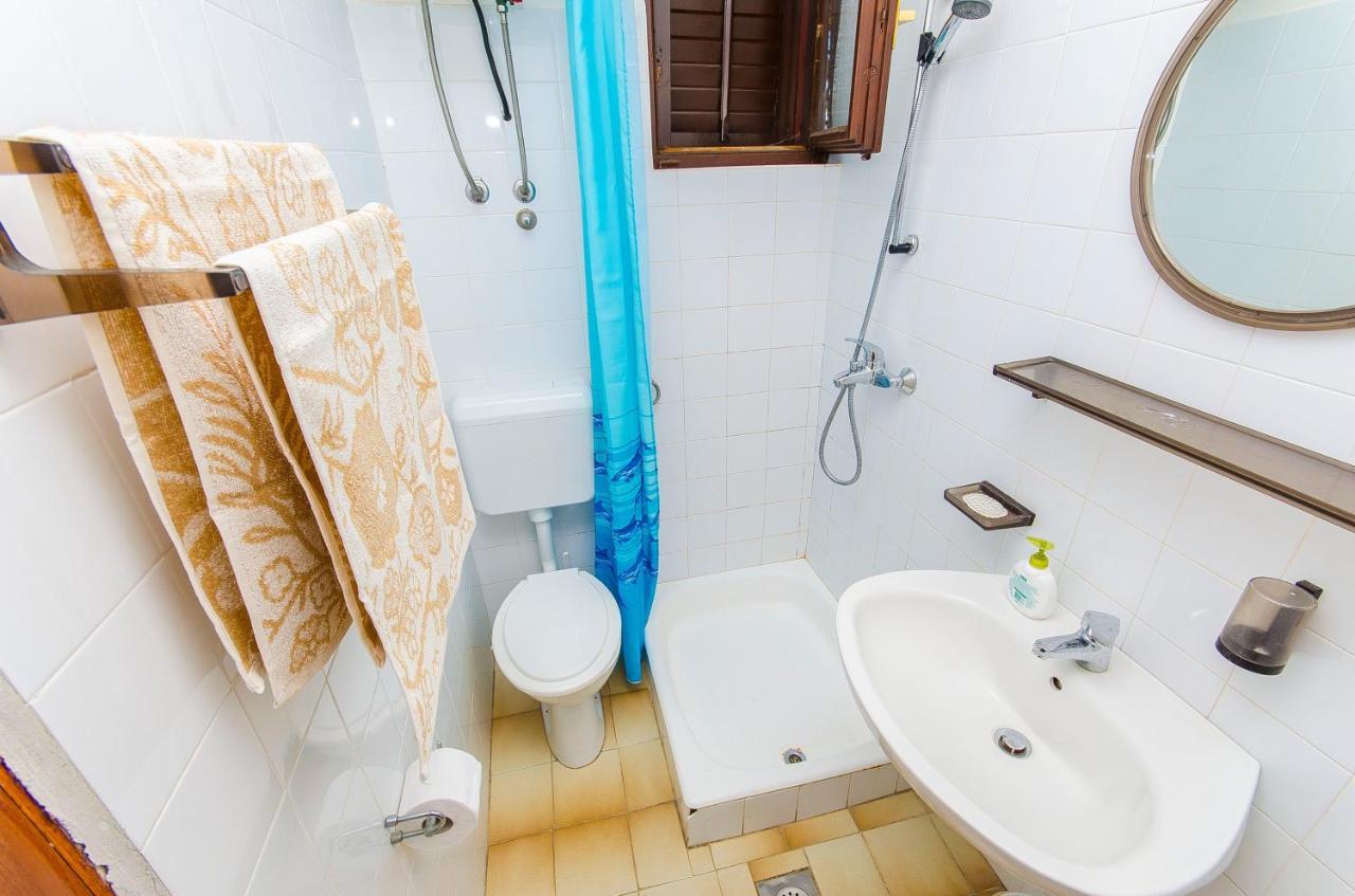 Apartments By The Sea Pisak, Omis - 2802 Bagian luar foto