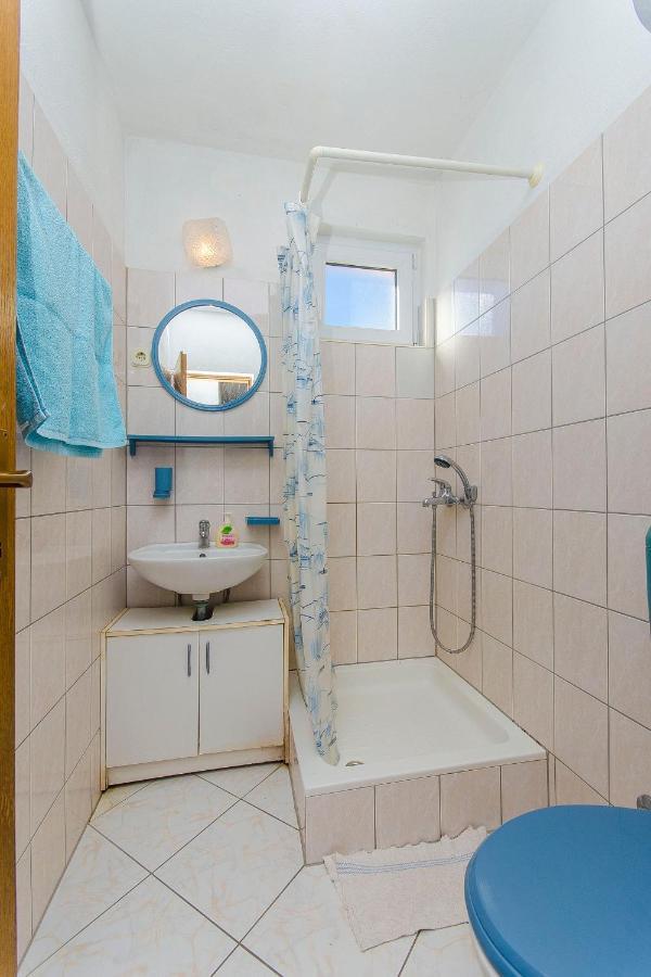 Apartments By The Sea Pisak, Omis - 2802 Bagian luar foto