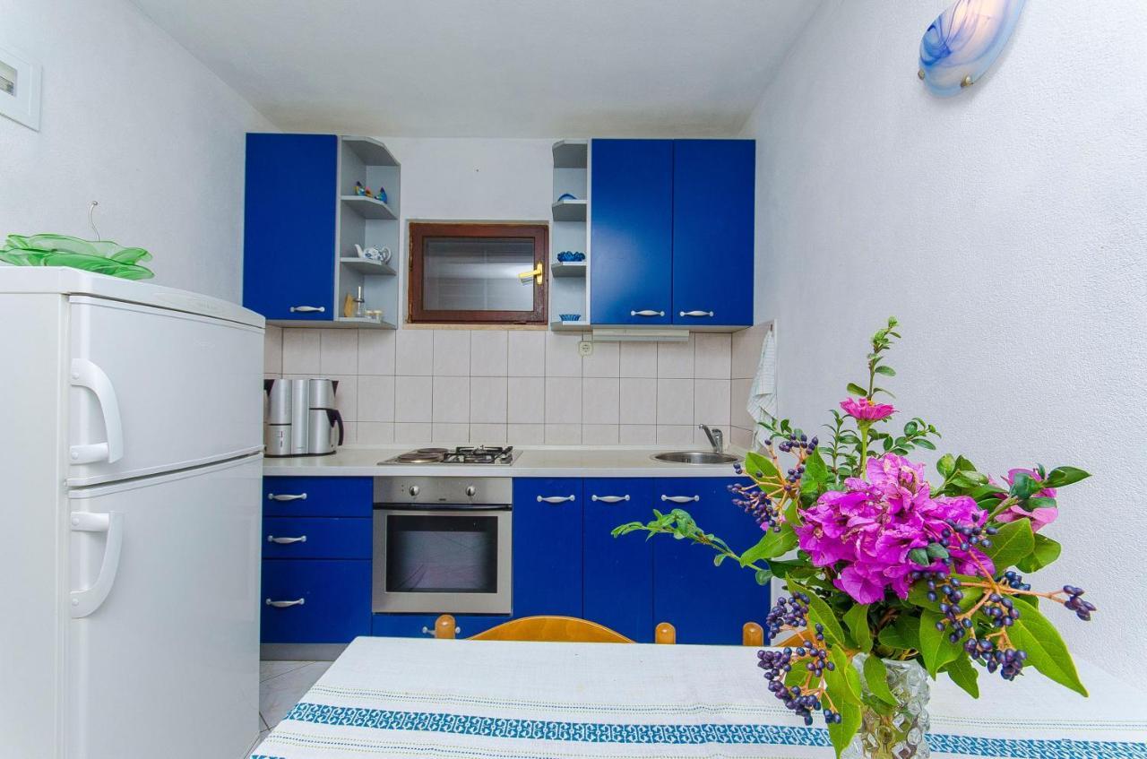 Apartments By The Sea Pisak, Omis - 2802 Bagian luar foto