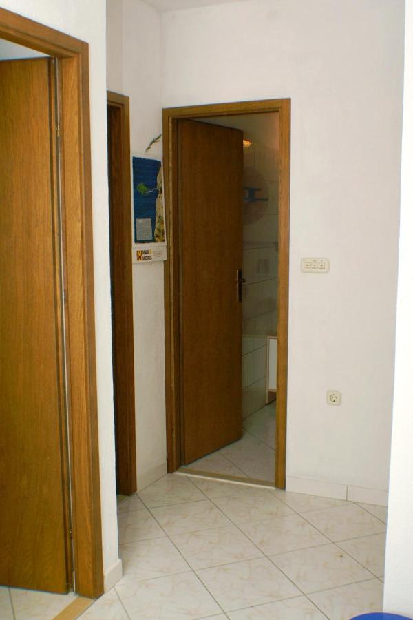 Apartments By The Sea Pisak, Omis - 2802 Bagian luar foto
