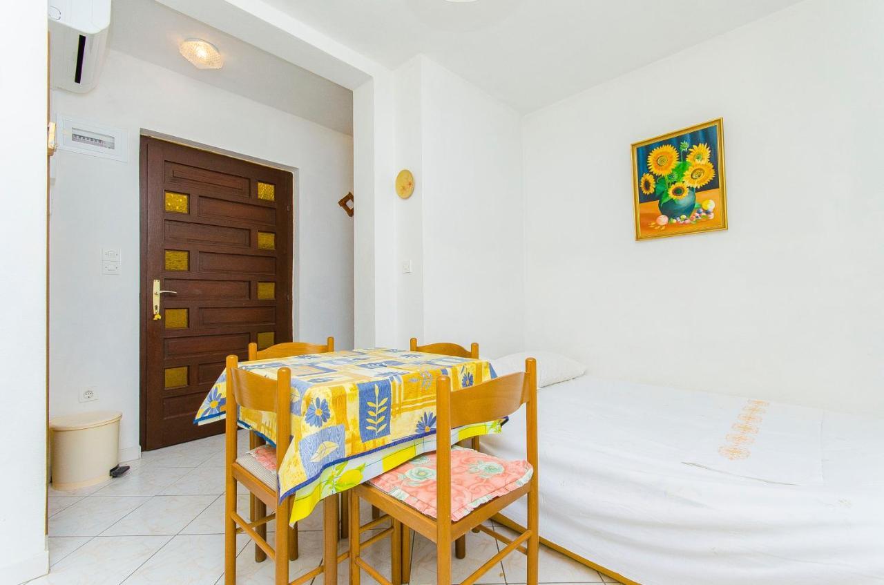 Apartments By The Sea Pisak, Omis - 2802 Bagian luar foto
