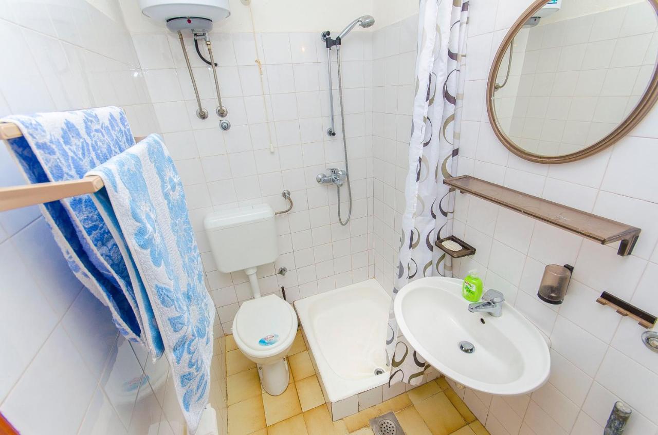 Apartments By The Sea Pisak, Omis - 2802 Bagian luar foto