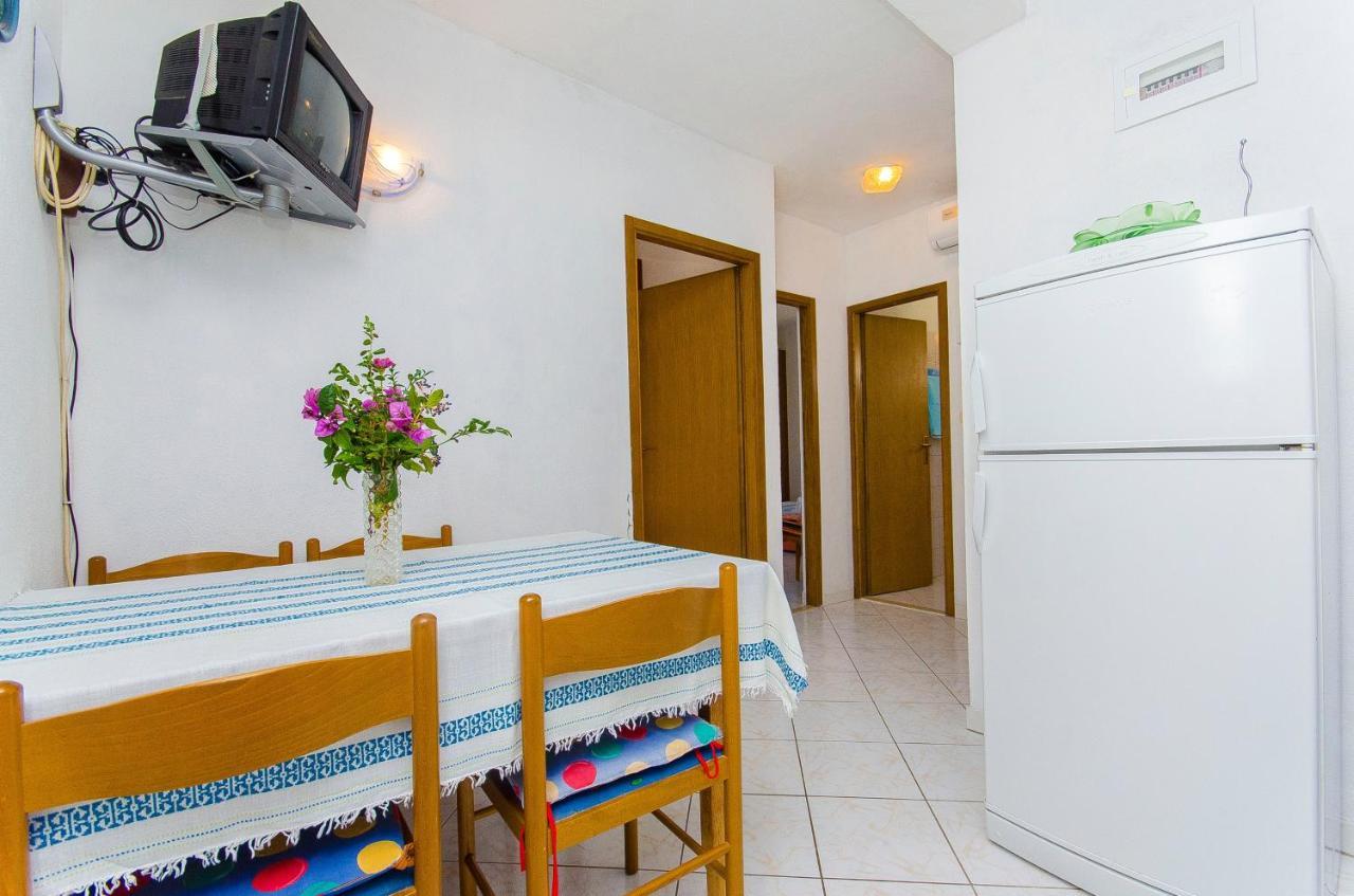 Apartments By The Sea Pisak, Omis - 2802 Bagian luar foto