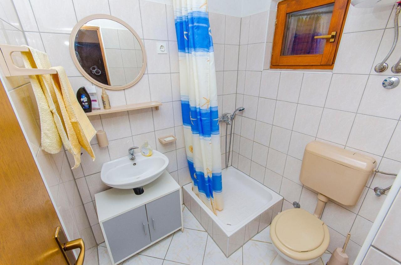 Apartments By The Sea Pisak, Omis - 2802 Bagian luar foto